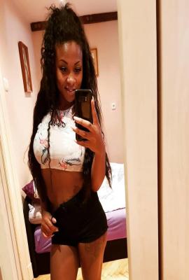 Eira Flamme Escort Hareid